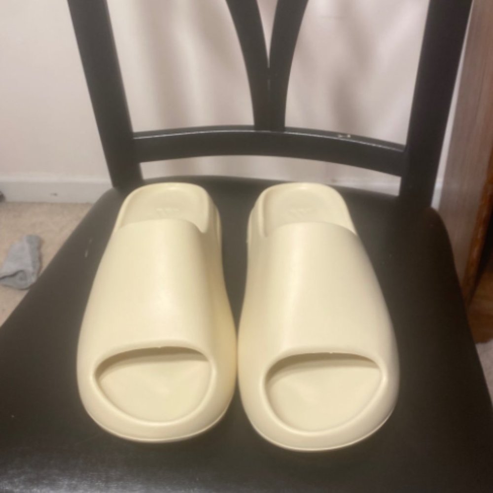 Yezzy Slides Bone (Size)12 NO BOX